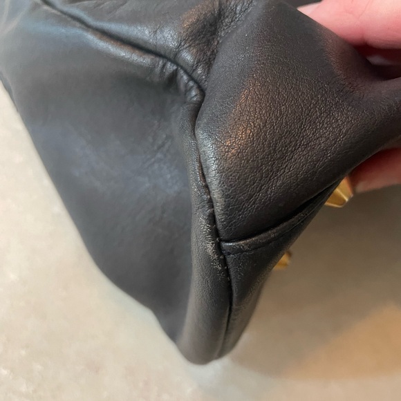 Black/Navy Quality Leather Vintage Etienne Aigner Hand Bag with Gold Accents - Picture 16 of 17